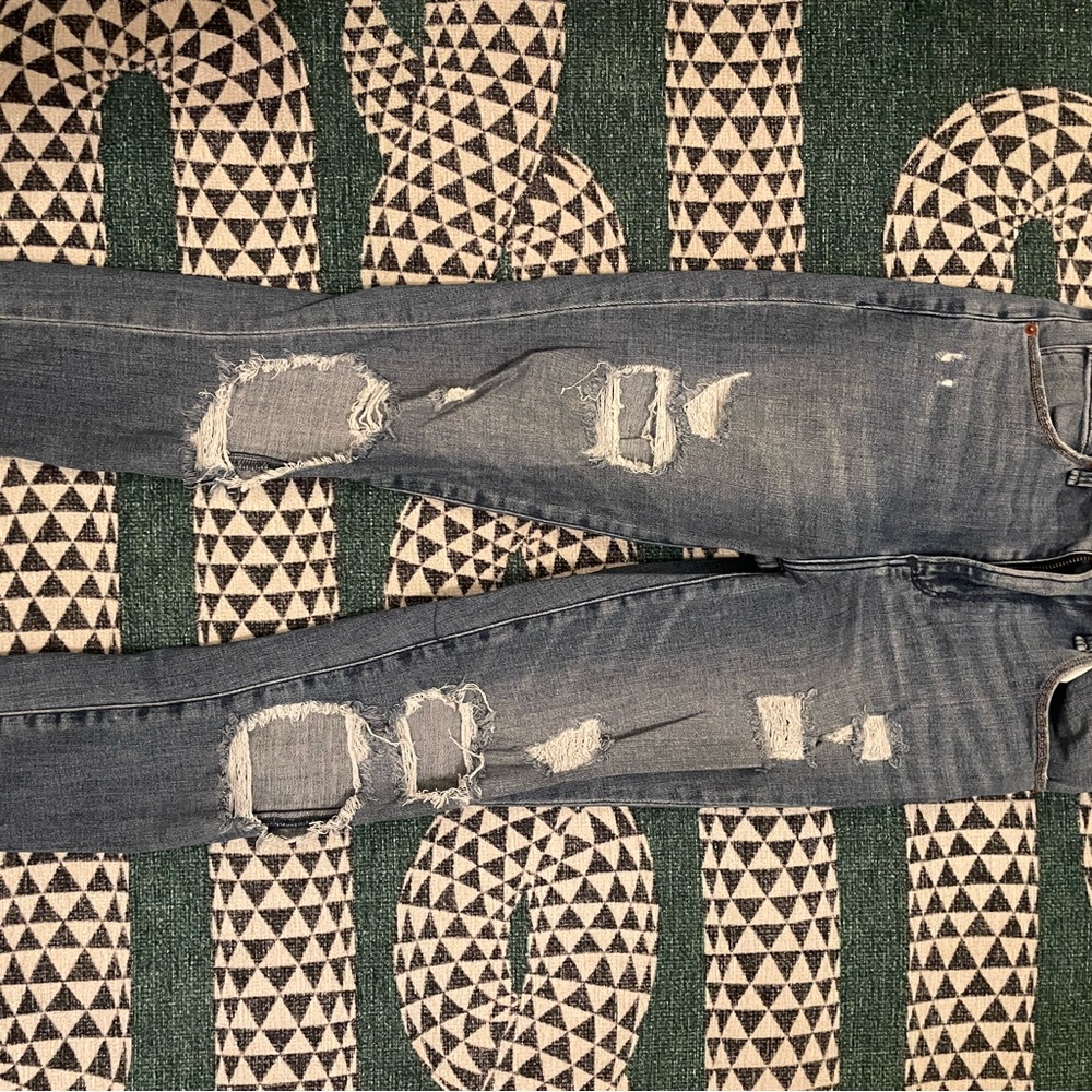 High Rise Light Wash Ripped Jeans Size 26 2R Abercrombie - Picture 2 of 5